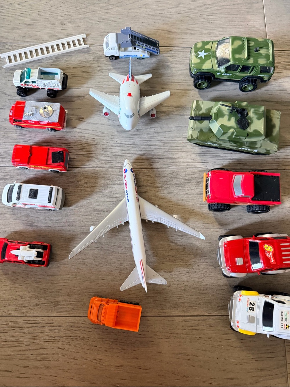 Bundle of 18 Toy Airliner with Assorted Rescue & Military Vehicle Cars - Picture 8 of 11